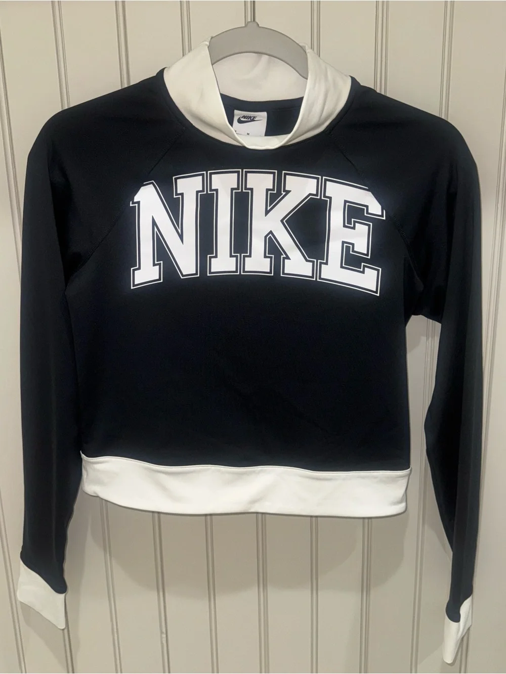 Nike Women's Sportswear Team Long-Sleeve Top
